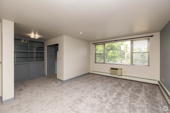 1BR, 1BA - 536SF - Living Room
