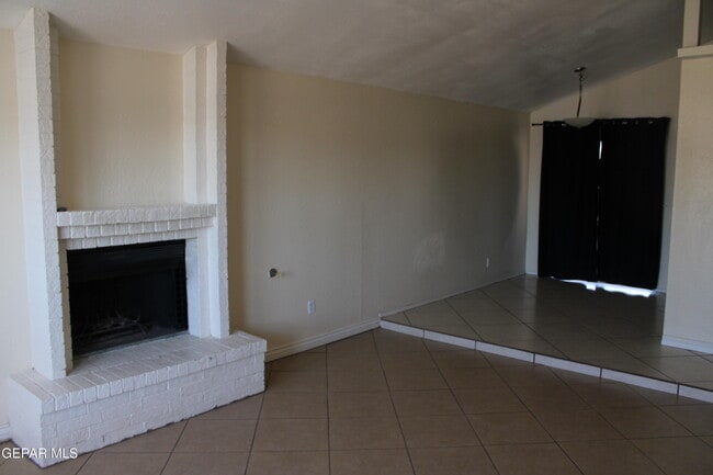 Photo - 5947 Deer Ave