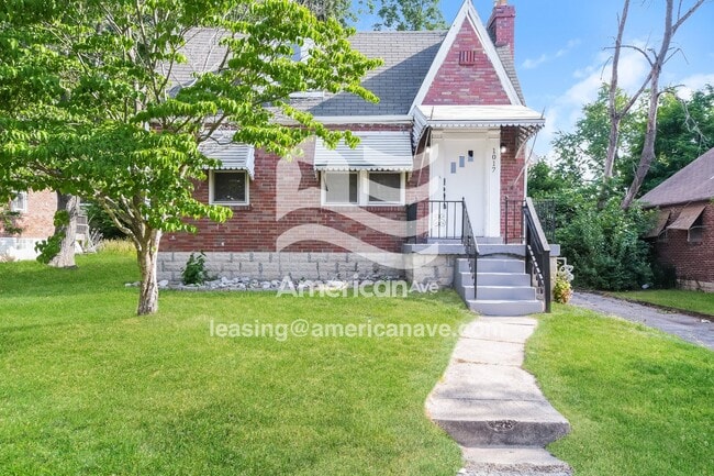 Building Photo - 1017 Lakeview Ave