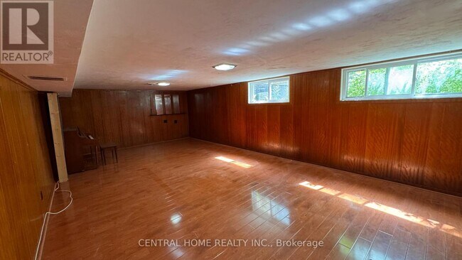 Photo - 100 Burbank Dr