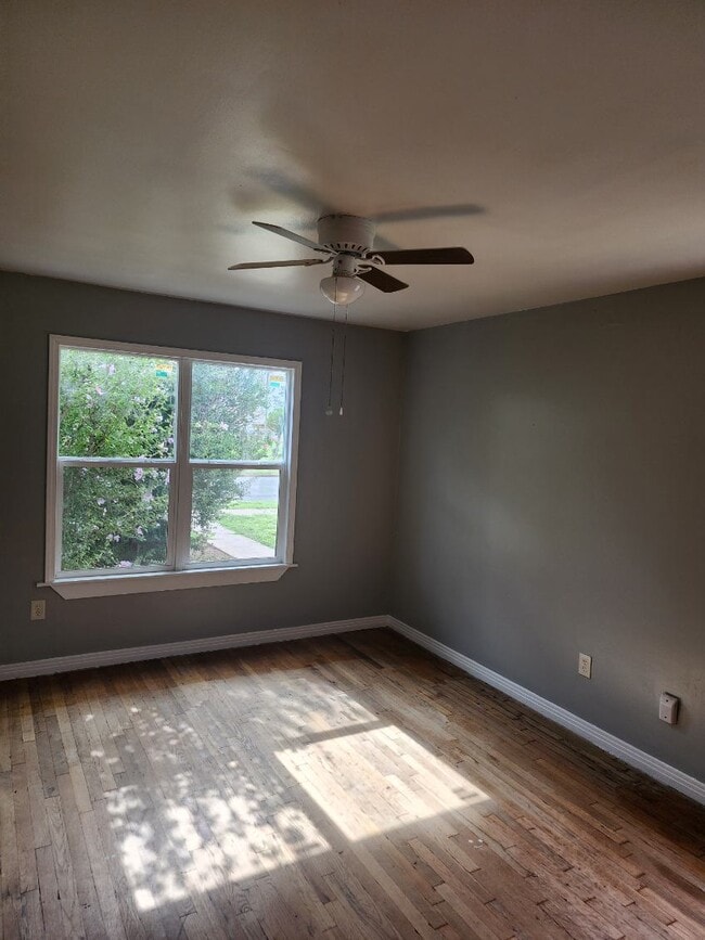 Photo - 2104 Date Ave