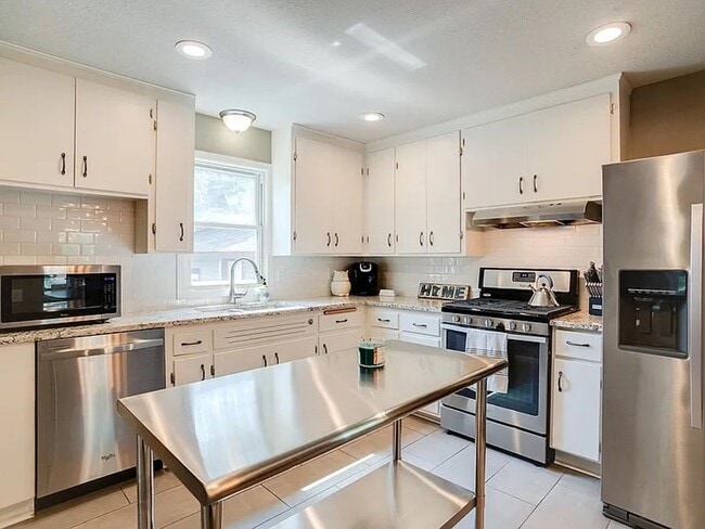 Photo - Great 4-Bed 2-Bath Home in Blaine - Available 7/1!