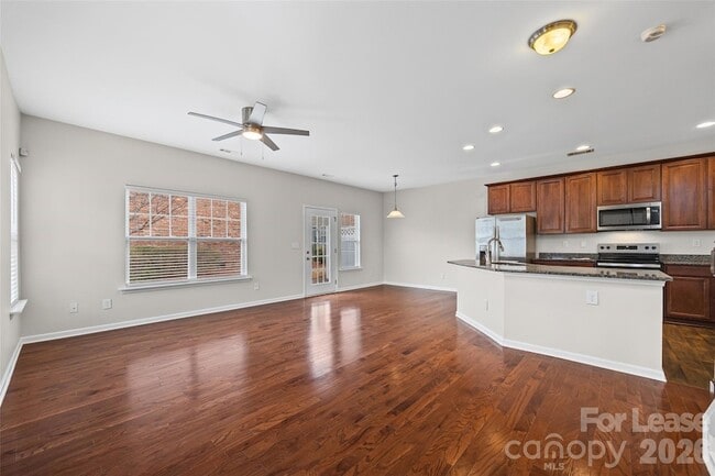 Photo - 7333 Adare Mews Rd