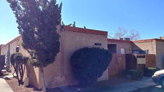 Building Photo - 7510 Pennsylvania Ln NE Unit C