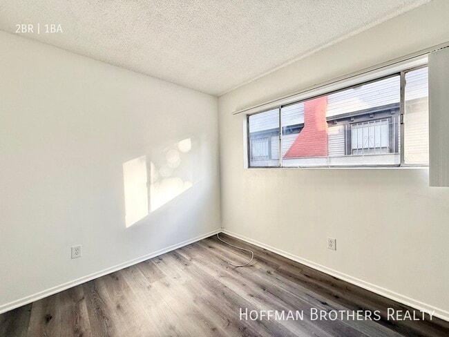 Photo - 1819 S Oxford Ave Unidad 9