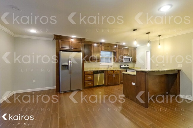 Photo - 240 Camelot Way