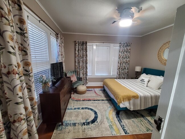 Photo - 1605 S Elm St