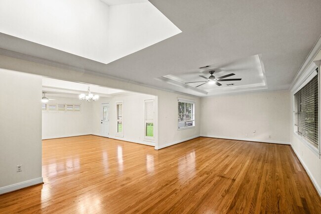 Photo - 1315 Modiste St House