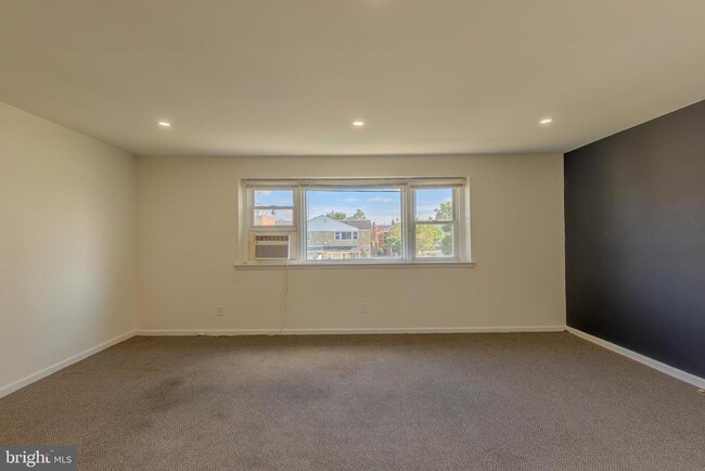 Photo - 8124 Langdon St Unidad 2