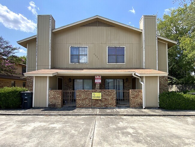 Photo - 3901 Hereford Ln