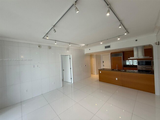 Photo - 485 Brickell Ave