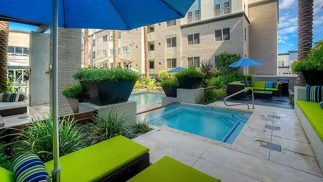 Photo - Level at Sixteenth