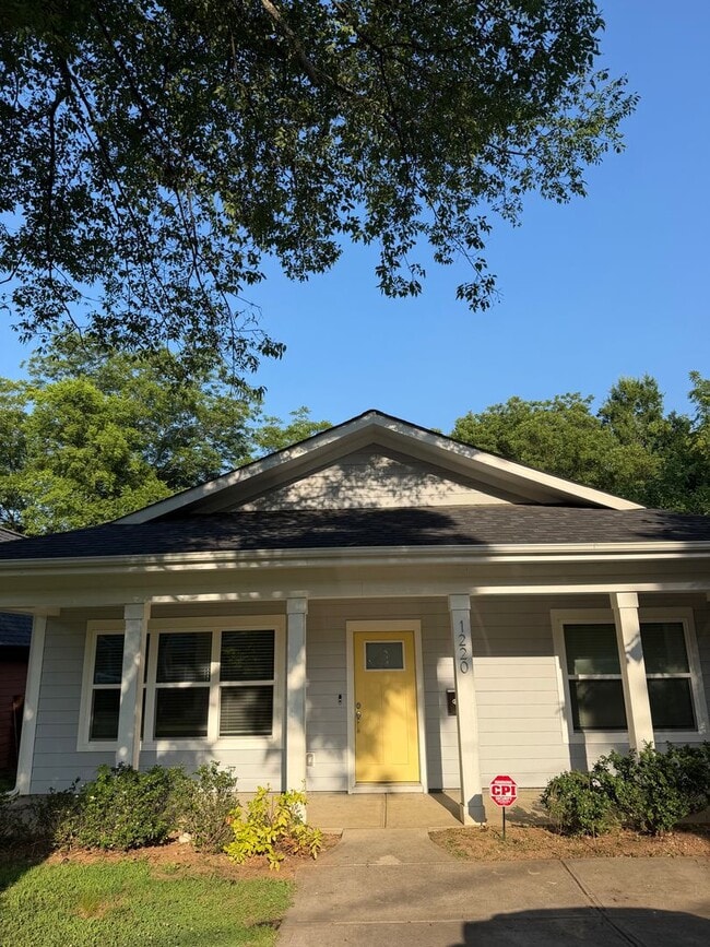 Building Photo - COMING SOON! Luxury 3BR Ranch with Open Layout & Prime Charlotte Location