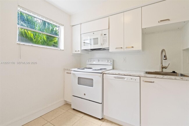Photo - 4215 N University Dr Unit 305