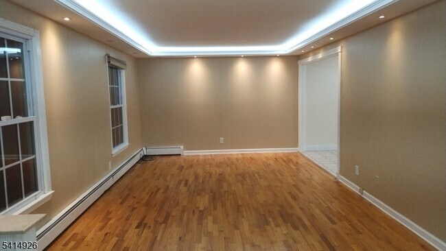 Photo - 822 Pompton Ave