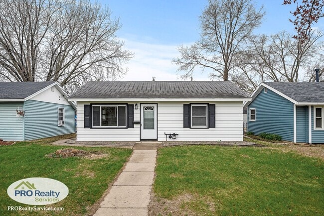 Building Photo - 2 Bedroom Home