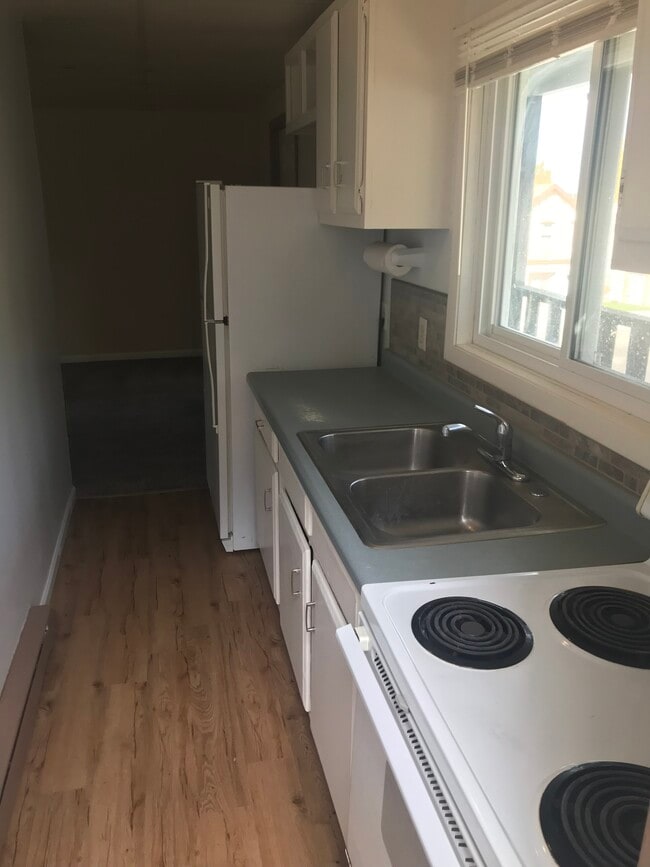 Building Photo - 2 S Main St Unit 3 Rental
