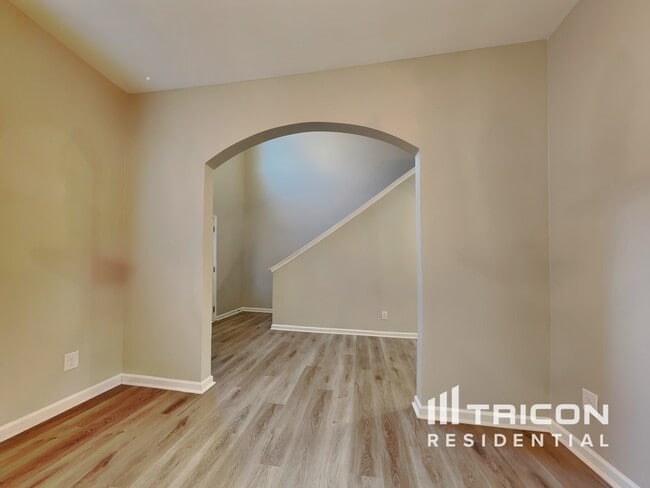 Photo - 452 Shady Glen