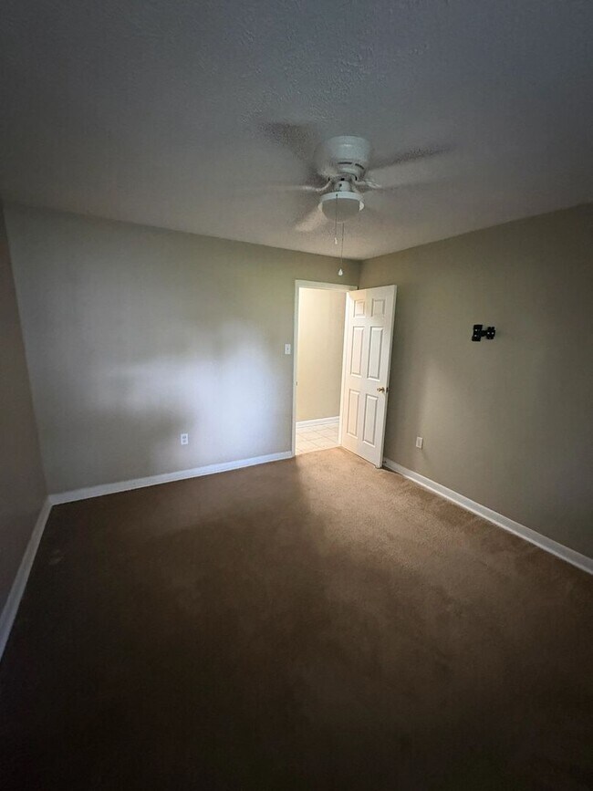 213 Laurel Ave Unit 3