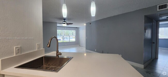 Building Photo - 731 Vista Isles Dr Unit 1511 Rental