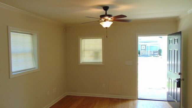 Photo - 1051 Grant Way SE