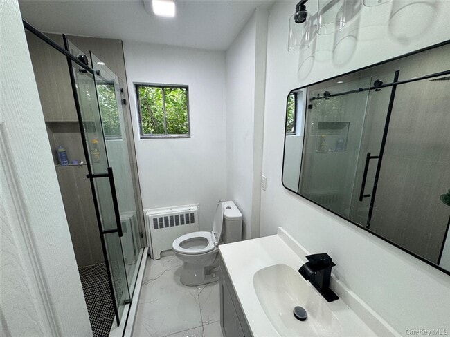 Photo - 303 Woodbury Rd