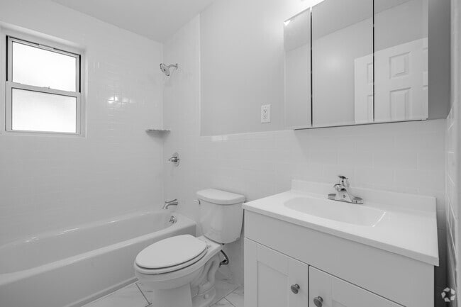 1BR, 1BA - 671SF - Bathroom