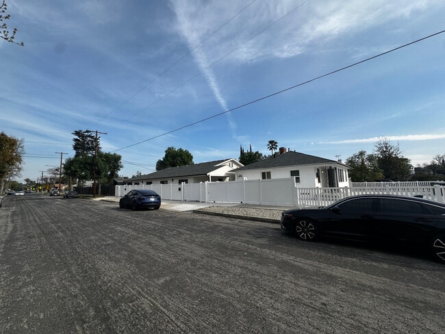 Photo - 15950 Cohasset St