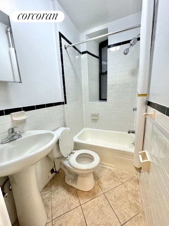 Photo - 413 E 70th St