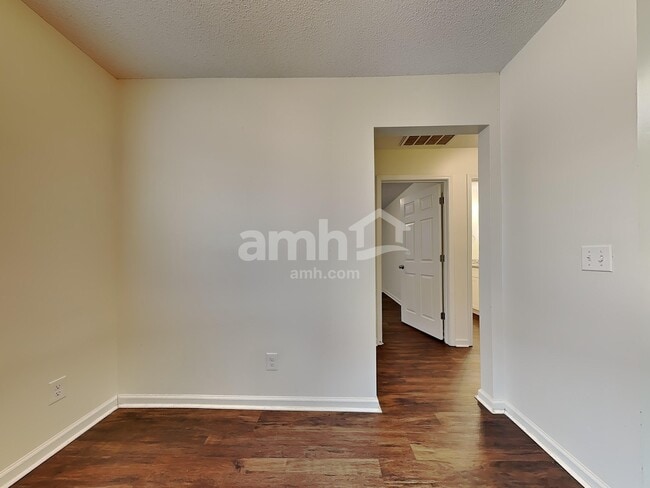 Photo - 128 Nandina Wy