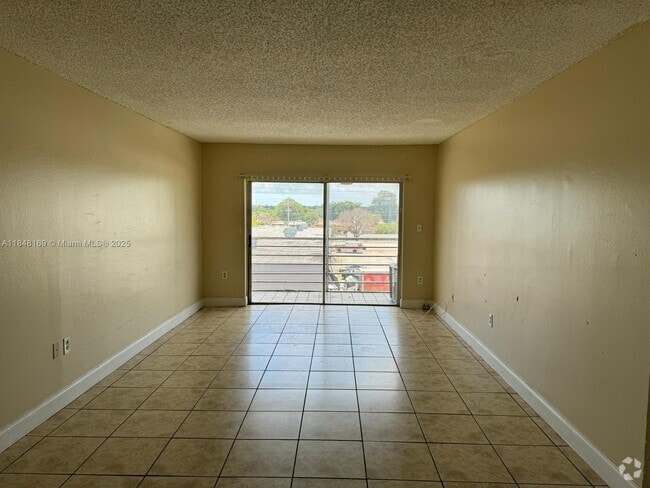 Building Photo - 3710 NW 21st St Unit 411 Rental