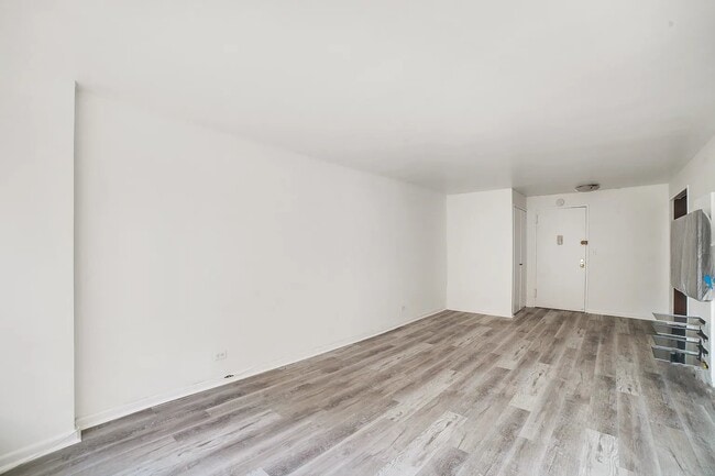 245 E 24th St Unit 10J