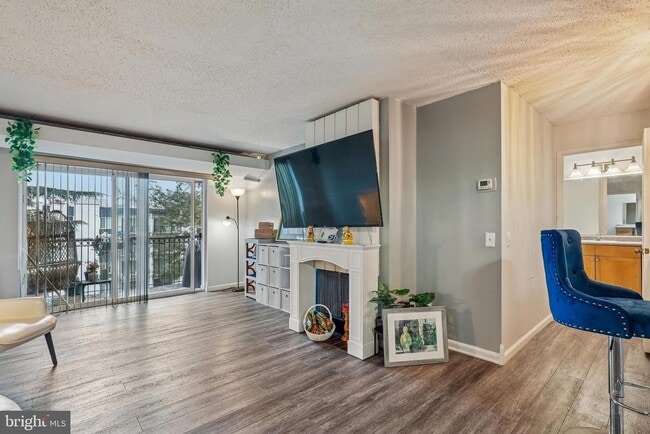 Building Photo - 60 S Van Dorn St Unit 511