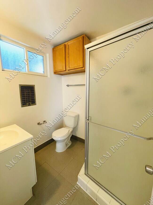 Unit 5 Bathroom