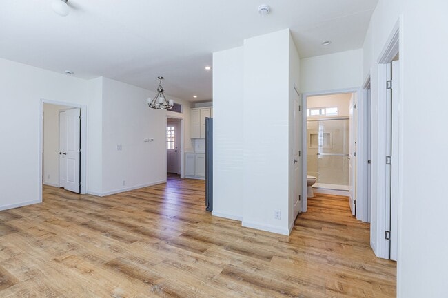 911 35th Ave Unit 911