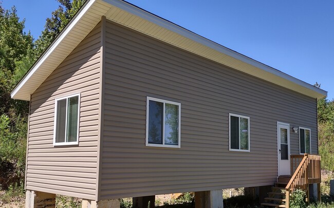 Building Photo - 1290 Deerpark Rd Rental