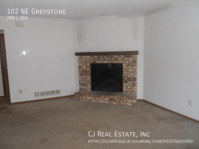 Photo - 102 NE Greystone Dr