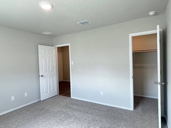 Photo - 2909 Cyprian Rd