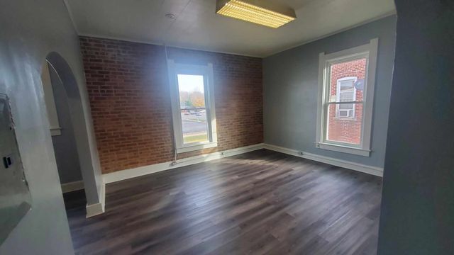 Photo - 171 E Washington St