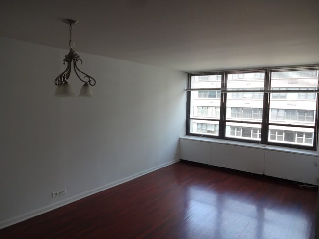 Photo - 222 E Pearson St Unidad 2105