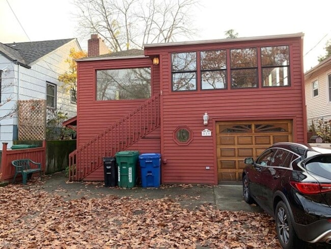 Building Photo - PMBAL-R829 Unit 2