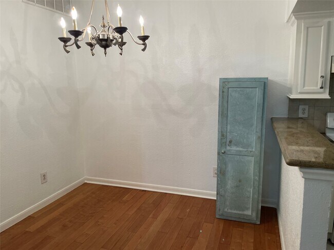 2100 Tanglewilde St Unit 597