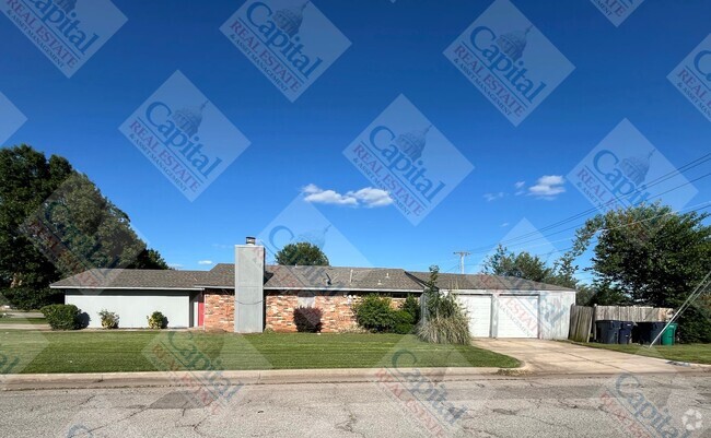 Building Photo - Spacious 4 Bedroom Rental