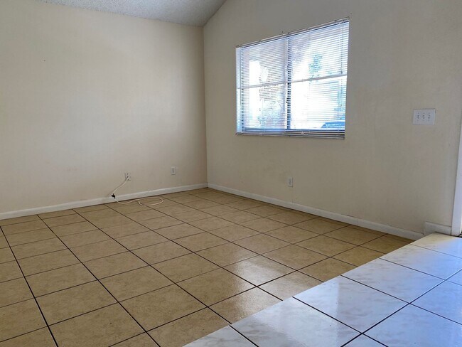 Photo - 5205 Dublin Pl
