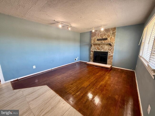 Building Photo - 3127 Nicholson St Rental