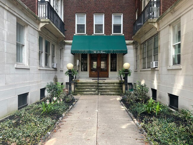 24 E Liberty