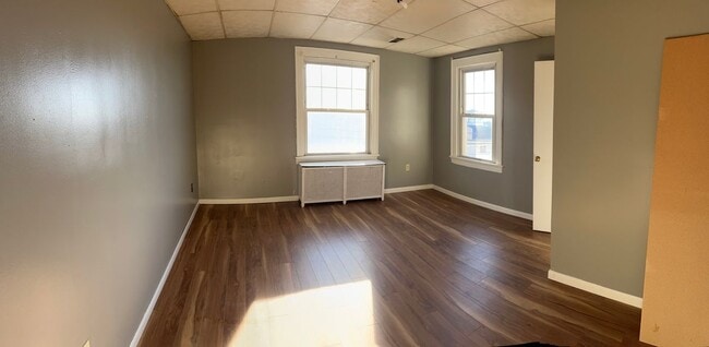 Building Photo - 76 William St Rental