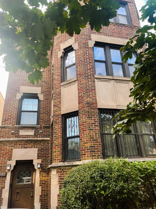 Building Photo - 8742 S Harper Ave Unit 1