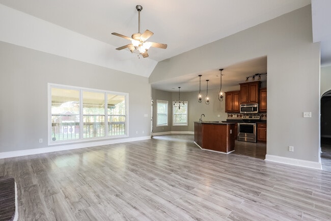 Photo - 905 Vandiver Ct