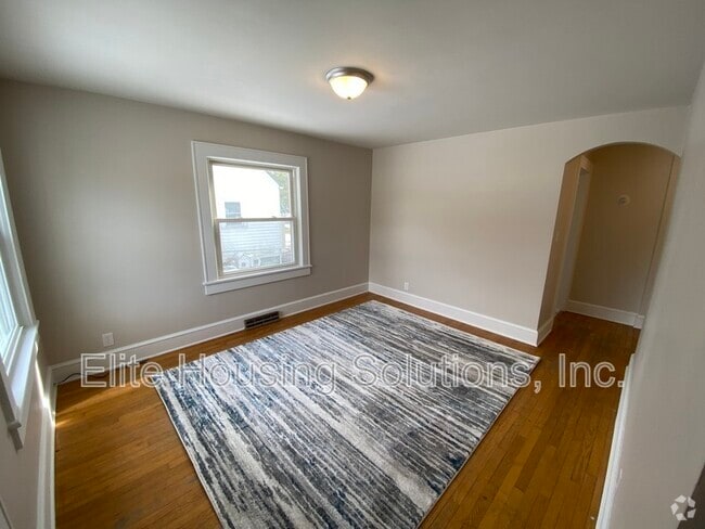 Building Photo - 655 Fisher Rd Rental